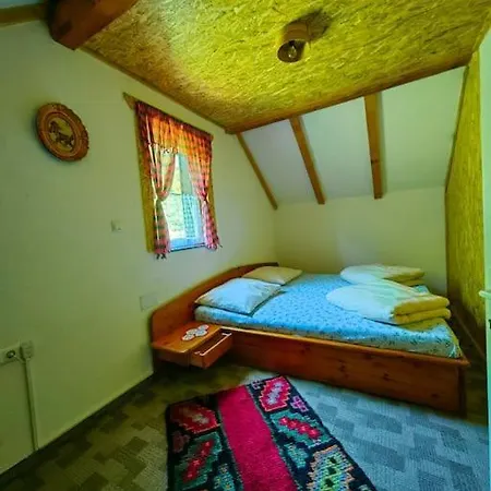 Kuca Za Odmor Buget Dağ evi Cazin